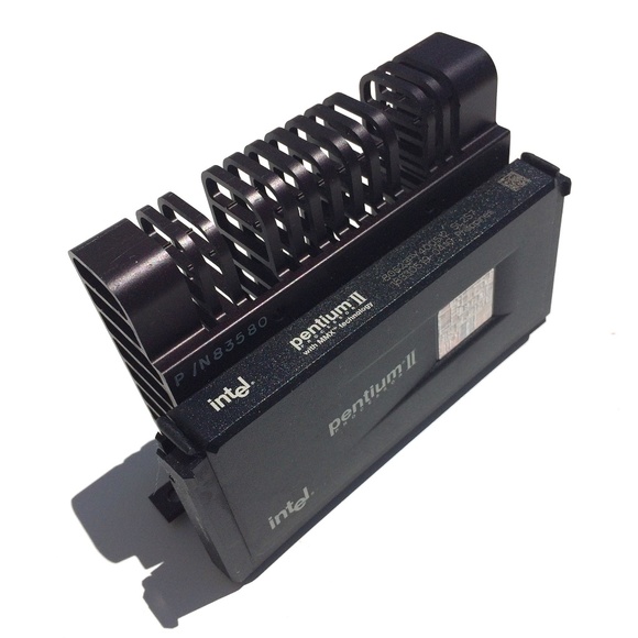 Intel Pentium II Processor Model 83580 with heat sink - Picture 3 of 3